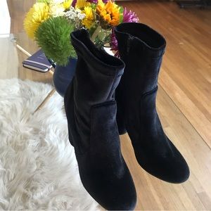 Steve Madden black faux ultra suede side zipper boots. Round toe